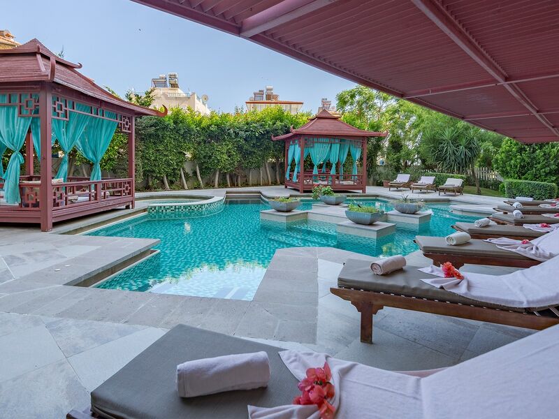 Crystal Admiral Resort Suites & Spa