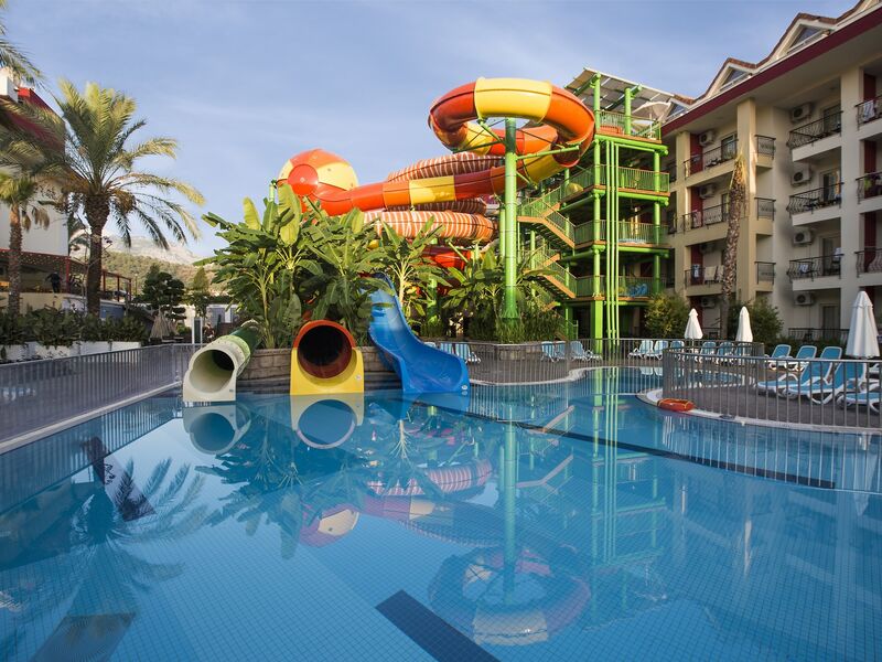 Crystal Aura Beach Resort & Spa 