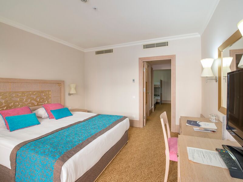 Crystal Family Resort 