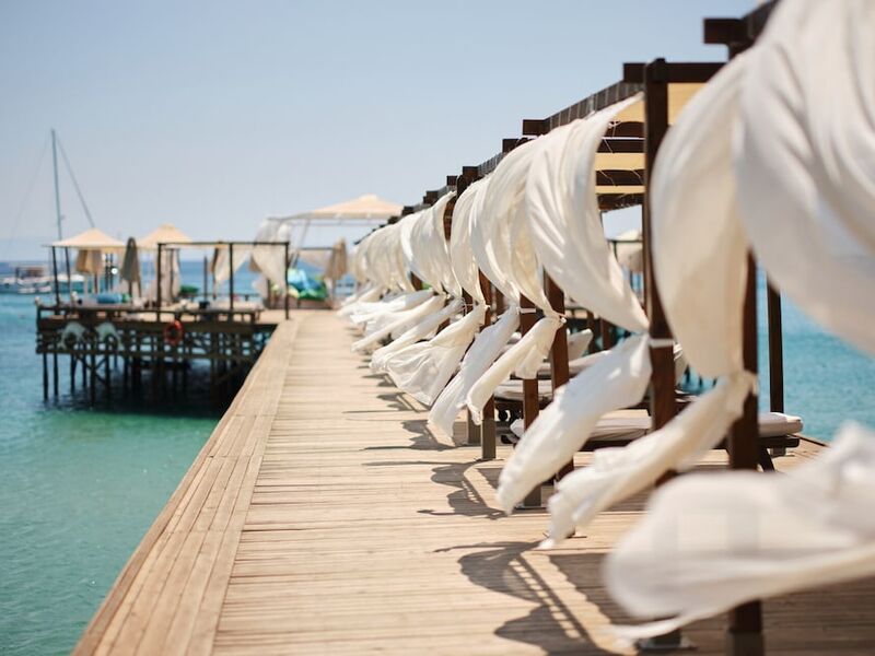 Laur Hotels Experience Elegance